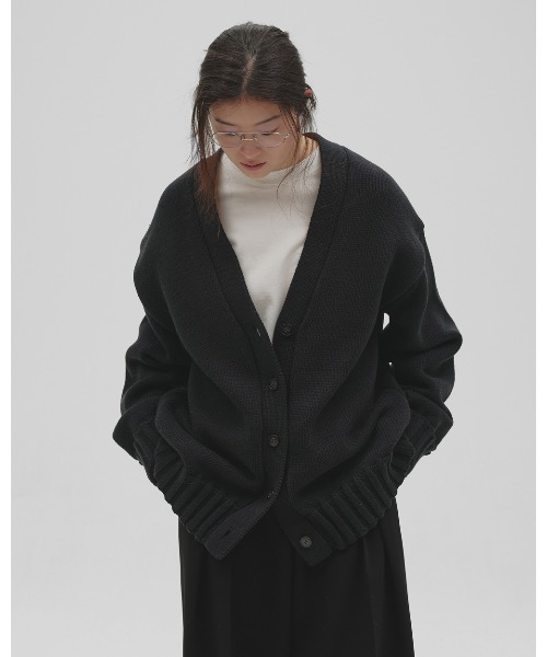 TODAYFUL(トゥデイフル)の「Boyfriend Knit Cardigan(カーディガン/ボレロ・レディース・ブラック/ブラウン・FREE)」の5枚目の写真