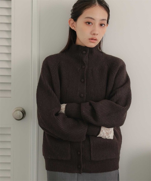 miette(ミエット)の「くるみボタンハイネックニットカーディガン(カーディガン/ボレロ・レディース・ブラウン/ネイビー/チャコール・FREE)」の10枚目の写真
