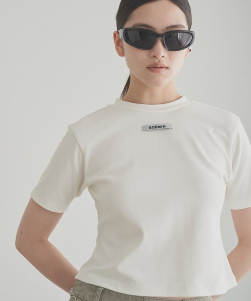 SOEMIN(ソミン)の「Cut-Out Ruched Top/バックオープン半袖Tシャツ(Tシャツ/カットソー・レディース・ホワイト/ブラック・FREE)」の2枚目の写真