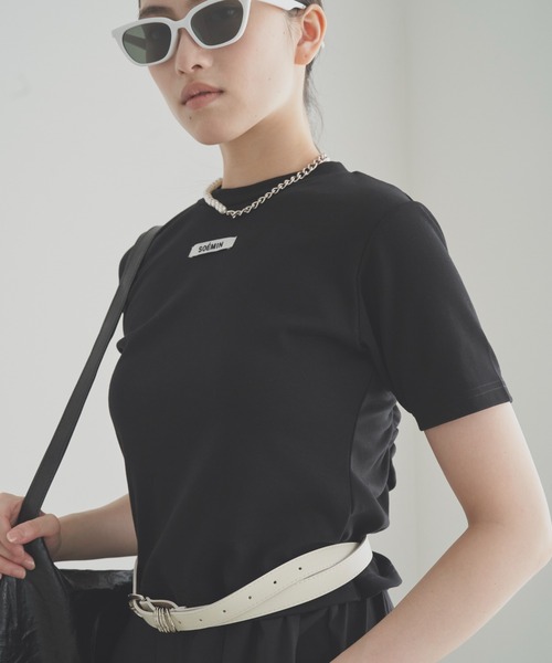 SOEMIN(ソミン)の「Cut-Out Ruched Top/バックオープン半袖Tシャツ(Tシャツ/カットソー・レディース・ホワイト/ブラック・FREE)」の18枚目の写真