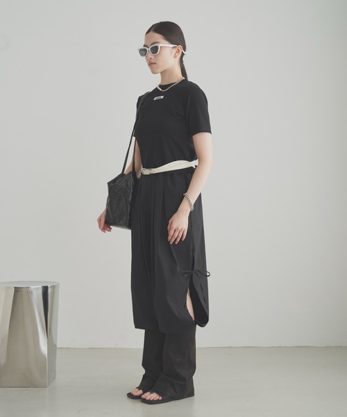 SOEMIN(ソミン)の「Cut-Out Ruched Top/バックオープン半袖Tシャツ(Tシャツ/カットソー・レディース・ホワイト/ブラック・FREE)」の19枚目の写真