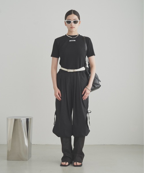 SOEMIN(ソミン)の「Cut-Out Ruched Top/バックオープン半袖Tシャツ(Tシャツ/カットソー・レディース・ホワイト/ブラック・FREE)」の20枚目の写真