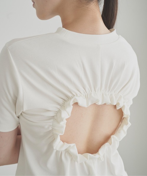 SOEMIN(ソミン)の「Cut-Out Ruched Top/バックオープン半袖Tシャツ(Tシャツ/カットソー・レディース・ホワイト/ブラック・FREE)」の4枚目の写真