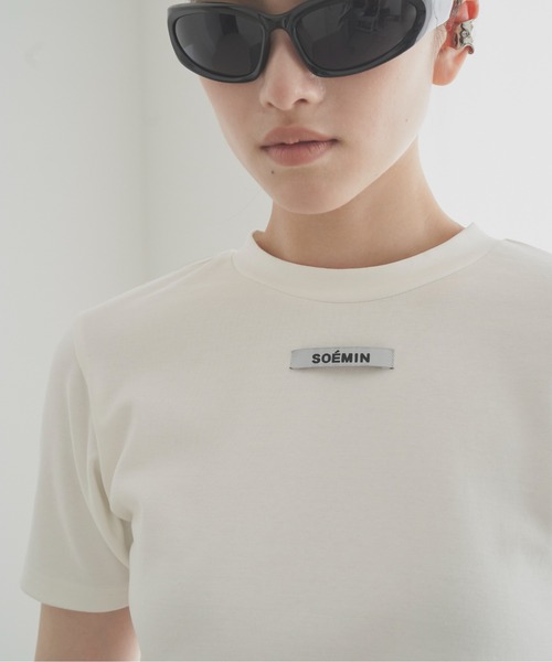 SOEMIN(ソミン)の「Cut-Out Ruched Top/バックオープン半袖Tシャツ(Tシャツ/カットソー・レディース・ホワイト/ブラック・FREE)」の5枚目の写真