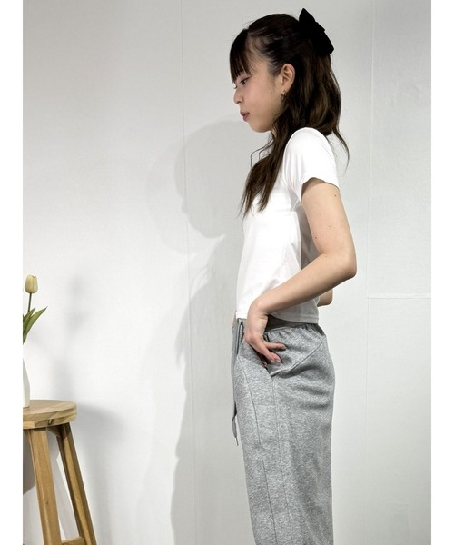 marcydorn(マーシードルン)の「アシンメトリースリット クロップドTシャツ(Tシャツ/カットソー・レディース・ブラック/ホワイト・S/L/M)」の6枚目の写真