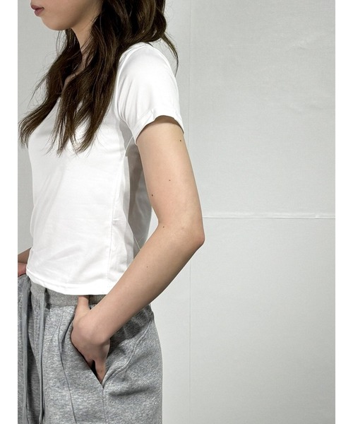 marcydorn(マーシードルン)の「アシンメトリースリット クロップドTシャツ(Tシャツ/カットソー・レディース・ブラック/ホワイト・S/L/M)」の7枚目の写真