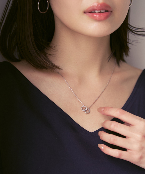 Noble(ノーブル)の「ANNA SOTILOTTA/アンナ ソッティロッタ Collier Anneaux ELLIE(ネックレス・レディース・シルバー・FREE)」の2枚目の写真