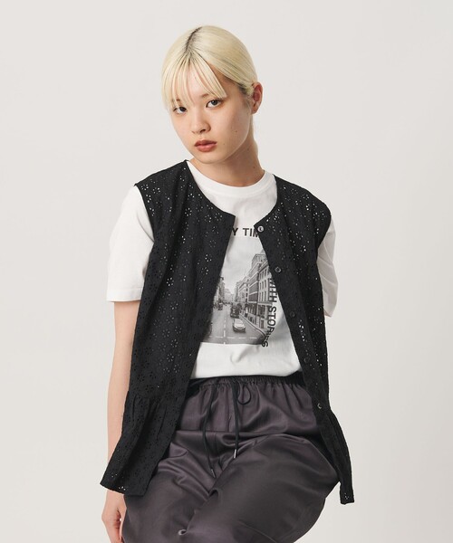 BEAUTY&YOUTH UNITED ARROWS(ビューティーアンドユースユナイテッドアローズ)の「エンブロイダリー ペプラム ノースリーブ チュニック ウォッシャブル(シャツ/ブラウス・レディース・オフホワイト/ブラック/シャーベット・FREE)」の4枚目の写真