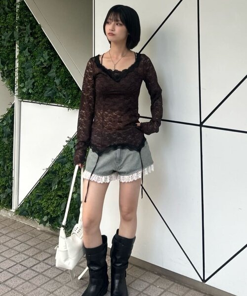 WHO'S WHO gallery(フーズフーギャラリー)の「【26AW新色カラーあり】レースガータートップス(Tシャツ/カットソー・レディース・ミント/ブラック/ダークブラウン/オフホワイト・FREE)」の6枚目の写真