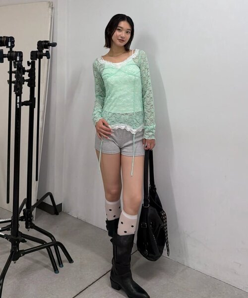 WHO'S WHO gallery(フーズフーギャラリー)の「【26AW新色カラーあり】レースガータートップス(Tシャツ/カットソー・レディース・ミント/ブラック/ダークブラウン/オフホワイト・FREE)」の5枚目の写真
