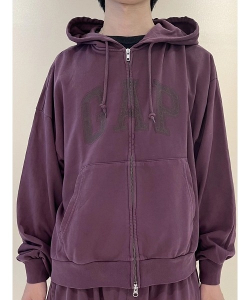 GAP(ギャップ)の「VintageSoft Oversized Gap Logo Zip Hoodie(スウェット・メンズ・ブラック/ブラウン/ネイビー/ワイン・M/L/S/XS/XL)」の4枚目の写真
