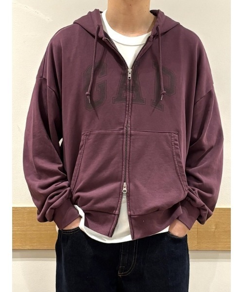 GAP(ギャップ)の「VintageSoft Oversized Gap Logo Zip Hoodie(スウェット・メンズ・ブラック/ブラウン/ネイビー/ワイン・M/L/S/XS/XL)」の6枚目の写真