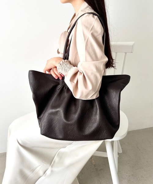 NATURALIST（ナチュラリスト）の「ギャザーデザイン 軽量ソフト トートバッグ（トートバッグ・レディース・アイボリー/ブラウン/ブラック・FREE）」の13枚目の写真