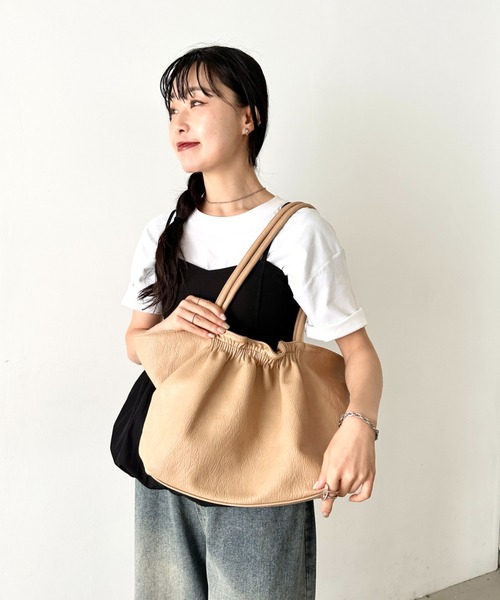NATURALIST（ナチュラリスト）の「ギャザーデザイン 軽量ソフト トートバッグ（トートバッグ・レディース・アイボリー/ブラウン/ブラック・FREE）」の14枚目の写真