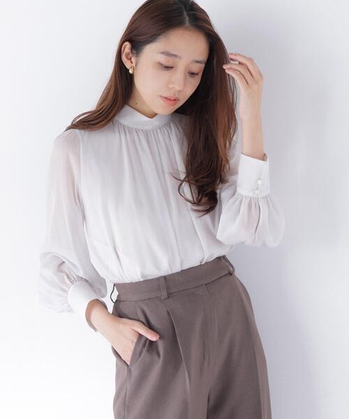 NATURAL BEAUTY BASIC（ナチュラルビューティーベーシック）の「ハイネックボリュームシアーブラウス（シャツ/ブラウス・レディース・オフホワイト/ライトグリーン/ブラウン・MEDIUM/SMALL）」の2枚目の写真