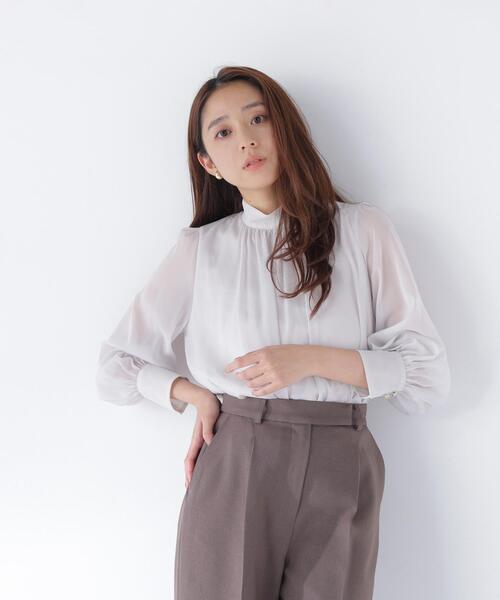 NATURAL BEAUTY BASIC（ナチュラルビューティーベーシック）の「ハイネックボリュームシアーブラウス（シャツ/ブラウス・レディース・オフホワイト/ライトグリーン/ブラウン・MEDIUM/SMALL）」の6枚目の写真