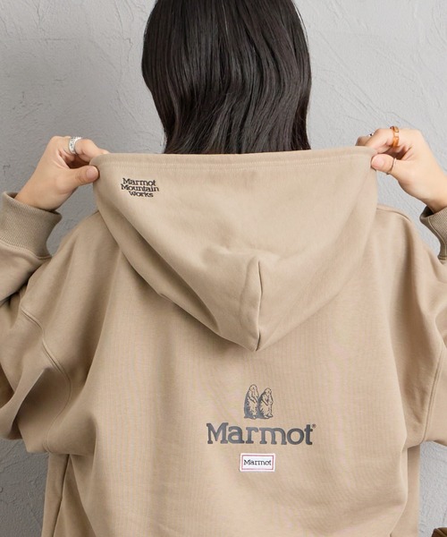 MARMOT（マーモット）の「[Marmot/マーモット] 別注 コレクションロゴ バックプリントスウェットパーカー（パーカー・レディース・ベージュ/ブラック/チャコール・S/M/L/XL）」の3枚目の写真