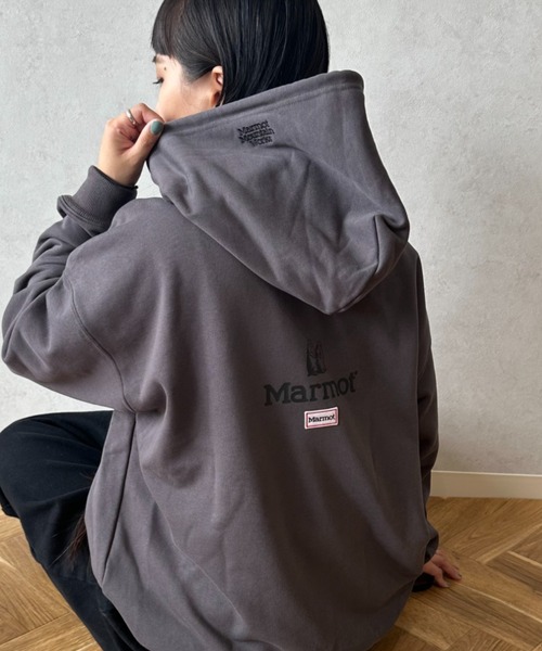 MARMOT（マーモット）の「[Marmot/マーモット] 別注 コレクションロゴ バックプリントスウェットパーカー（パーカー・レディース・ベージュ/ブラック/チャコール・S/M/L/XL）」の2枚目の写真