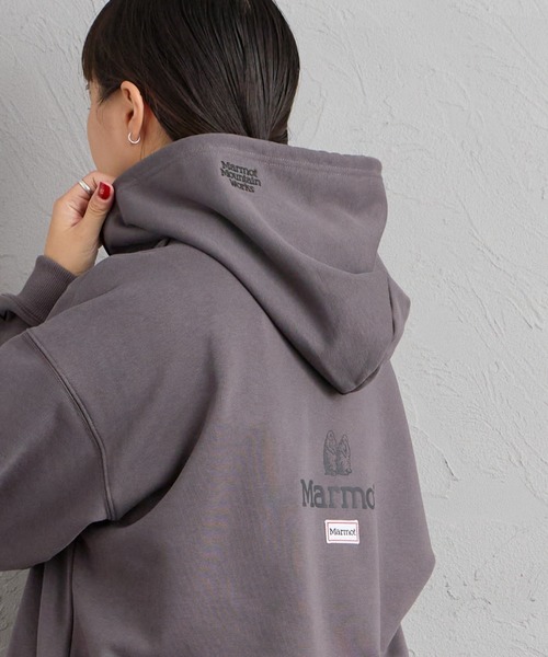 MARMOT（マーモット）の「[Marmot/マーモット] 別注 コレクションロゴ バックプリントスウェットパーカー（パーカー・レディース・ベージュ/ブラック/チャコール・S/M/L/XL）」の19枚目の写真