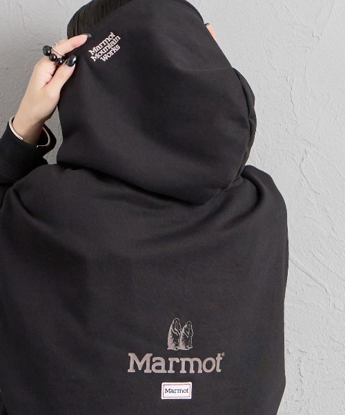 MARMOT（マーモット）の「[Marmot/マーモット] 別注 コレクションロゴ バックプリントスウェットパーカー（パーカー・レディース・ベージュ/ブラック/チャコール・S/M/L/XL）」の22枚目の写真