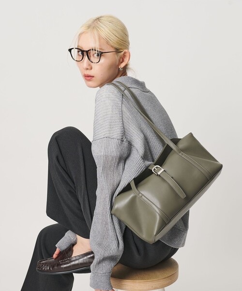 BEAUTY&YOUTH UNITED ARROWS(ビューティーアンドユースユナイテッドアローズ)の「ベルト フラップ トートバッグ(トートバッグ・レディース・ブラック/オリーブ・FREE)」の1枚目の写真