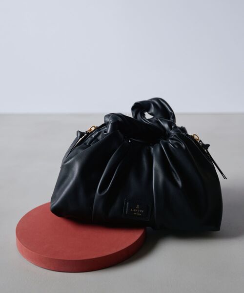 LANVIN en Bleu(ランバンオンブルー)の「トーデュ ツイストギャザーバッグ 485060(トートバッグ・レディース・ブラック・FREE)」の1枚目の写真