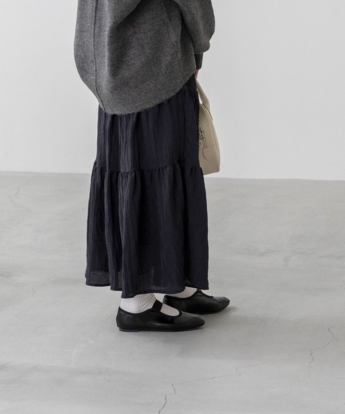 menue(メヌエ)の「スクエアトゥ ゴムストラップ Uカットフラットパンプス(パンプス・レディース・ブラック/ブラウン/シルバー・22.5cm/23.5cm/24.5cm/25.5cm/23.0cm/24.0cm/25.0cm/26.0cm/21.5cm/22.0cm)」の20枚目の写真