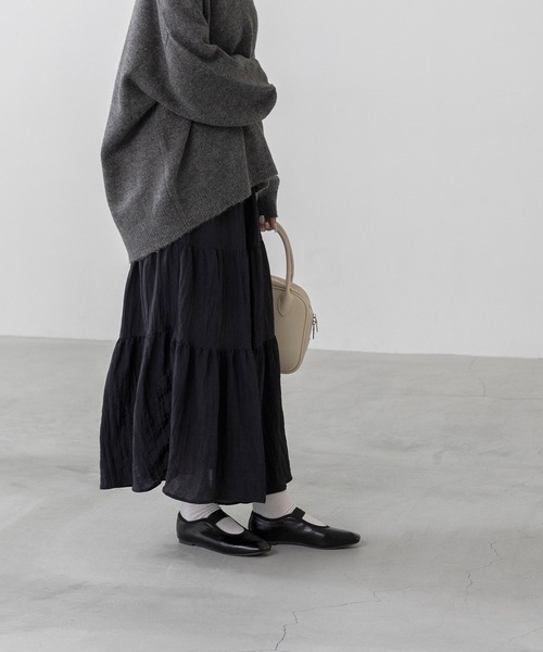 menue(メヌエ)の「スクエアトゥ ゴムストラップ Uカットフラットパンプス(パンプス・レディース・ブラック/ブラウン/シルバー・22.5cm/23.5cm/24.5cm/25.5cm/23.0cm/24.0cm/25.0cm/26.0cm/21.5cm/22.0cm)」の19枚目の写真