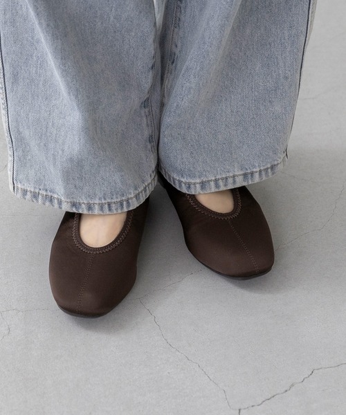 menue(メヌエ)の「スクエアトゥ ゴムストラップ Uカットフラットパンプス(パンプス・レディース・ブラック/ブラウン/シルバー・22.5cm/23.5cm/24.5cm/25.5cm/23.0cm/24.0cm/25.0cm/26.0cm/21.5cm/22.0cm)」の9枚目の写真