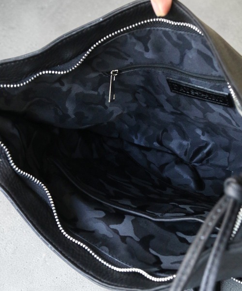 DAZE（デイズ）の「【本革】ショルダーバッグ / ワンショルダー（ショルダーバッグ・メンズ・ブラック・ONE SIZE）」の2枚目の写真