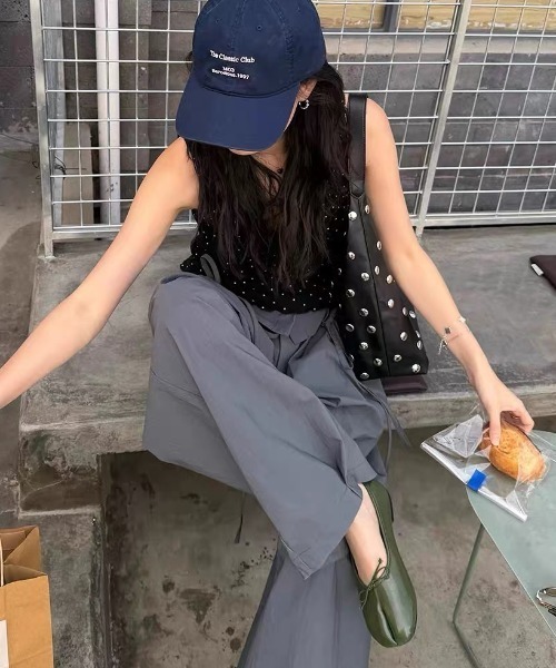 FAVORITO（ファヴォリート）の「Vネックドット柄ノースリーブトップス（Tシャツ/カットソー・レディース・ブラック・F）」の5枚目の写真
