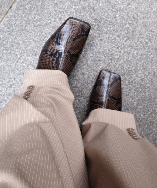 Ameri(アメリ)の「UND PINSTRIPE BARREL SILHOUETTE PANTS(その他パンツ・レディース・ネイビー/ブラウン/ベージュ・X-SMALL/SMALL/MEDIUM)」の18枚目の写真