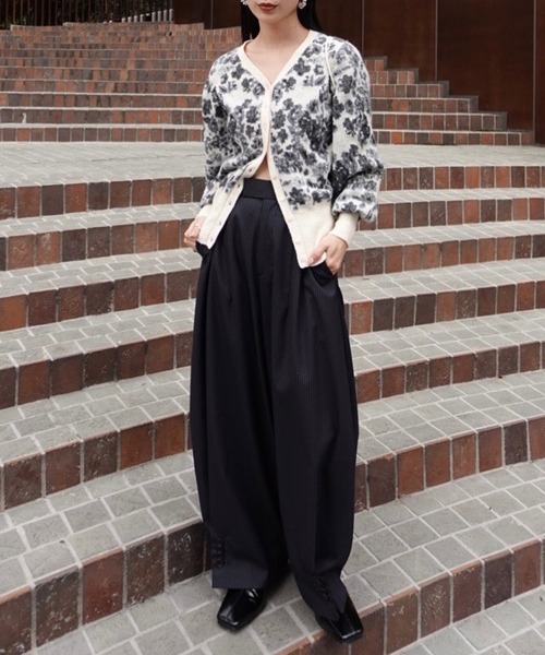 Ameri(アメリ)の「UND PINSTRIPE BARREL SILHOUETTE PANTS(その他パンツ・レディース・ネイビー/ブラウン/ベージュ・X-SMALL/SMALL/MEDIUM)」の20枚目の写真