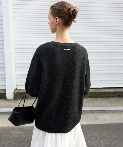 LEVAR（レバー）の「Low U-Neck Wool Knit - Charcoal（ニット/セーター・レディース・その他・FREE）」の3枚目の写真