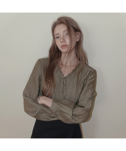 TWEE(トゥウィー)の「ケリット フリルVネック長袖ブラウス(シャツ/ブラウス・レディース・ピンク/ブラウン・FREE)」の2枚目の写真