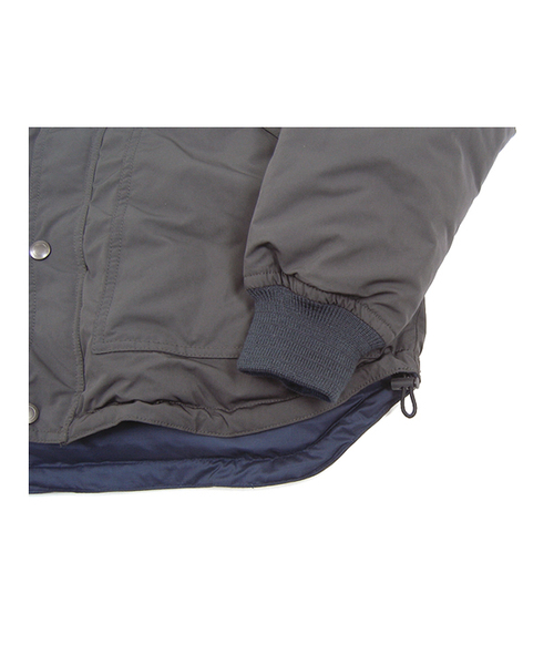 BEAMS PLUS(ビームスプラス)の「SCHOTT+ RANCHDOWN(ダウンジャケット/コート・メンズ・チャコールグレー/ベージュ・LARGE/MEDIUM/SMALL)」の6枚目の写真