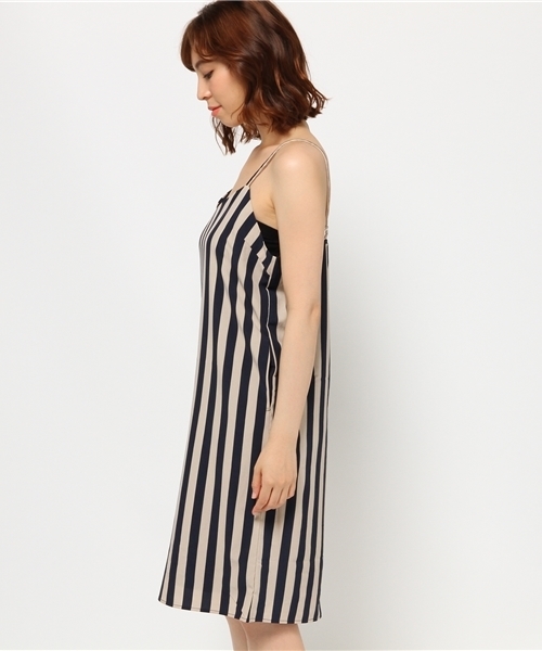 SLY（スライ）の「WストラップキャミOP（ワンピース・レディース・ベージュ/オレンジ系その他/ネイビー系/ブラック・1/2）」の6枚目の写真