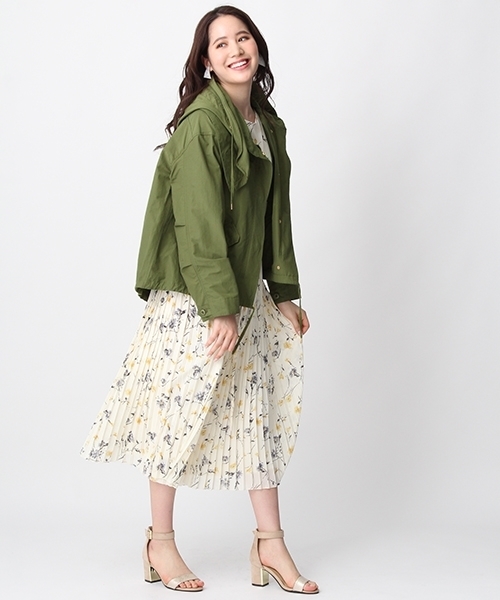 Andemiu（アンデミュウ）の「ハナガラプリントプリーツノースリーブワンピース752366（ワンピース・レディース・ネイビー/アイボリー・FREE）」の4枚目の写真