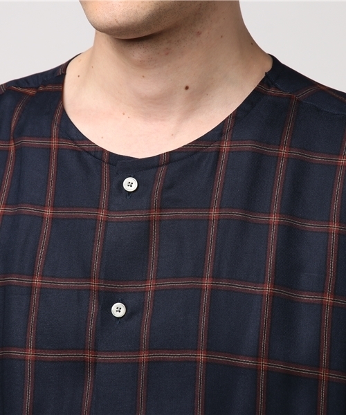 UNITED TOKYO（ユナイテッドトウキョウ）の「ノーカラーシャツ２（シャツ/ブラウス・メンズ・ブラウン/ネイビー/ブルー/グリーン/オフホワイト・1/3/2）」の9枚目の写真