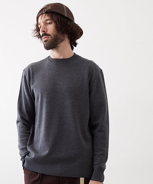 UNITED TOKYO（ユナイテッドトウキョウ）の「Super120's 18Gウォッシャブルクルーネックニット（ニット/セーター・メンズ・ブルー/グレー/ライトグリーン/マルチ/ネイビー/レッド/バーガンディー/ライトグレー/ブラック/ベージュ/ブラウン・1/2/3）」の4枚目の写真