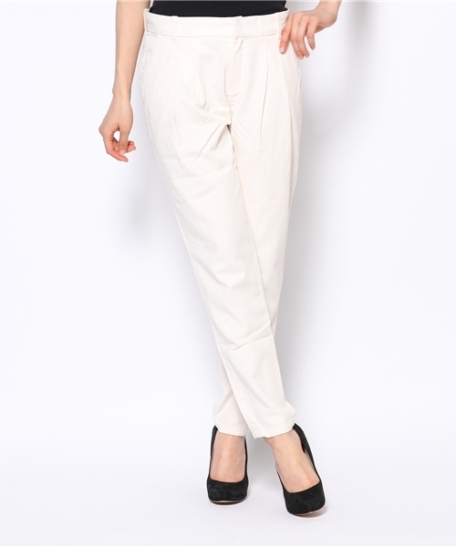 ROSE BUD（ローズバッド）の「LPT-13118 TUCKED TAPERED PANTS（スラックス・レディース・オフホワイト/ピンクベージュ/ストーン・1/2）」の2枚目の写真