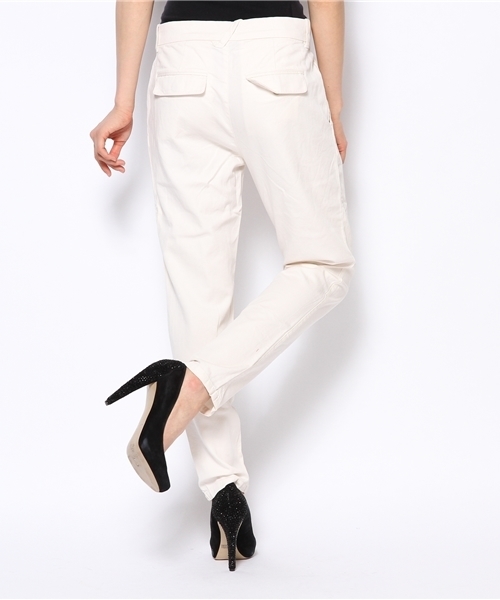 ROSE BUD（ローズバッド）の「LPT-13118 TUCKED TAPERED PANTS（スラックス・レディース・オフホワイト/ピンクベージュ/ストーン・1/2）」の4枚目の写真