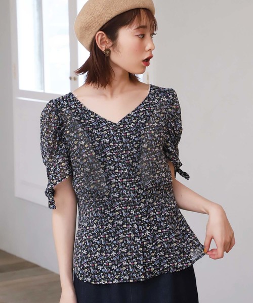 one after another NICE CLAUP(ワンアフターアナザーナイスクラップ)の「袖リボン花柄ブラウス(シャツ/ブラウス・レディース・ブラック/グレー/アイボリー・FREE)」の9枚目の写真