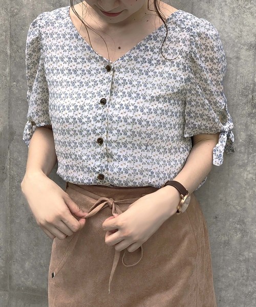 one after another NICE CLAUP(ワンアフターアナザーナイスクラップ)の「袖リボン花柄ブラウス(シャツ/ブラウス・レディース・ブラック/グレー/アイボリー・FREE)」の21枚目の写真