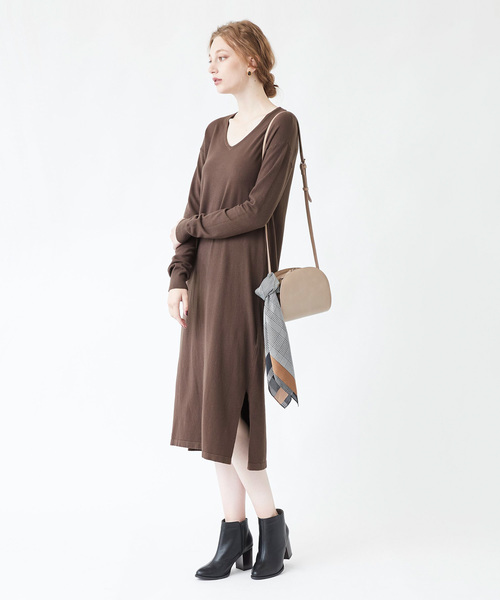 titivate(ティティベイト)の「カシミヤタッチVネックロングワンピース(ワンピース・レディース・ブラック/ネイビー/ブラウン/ワインレッド/杢グレー/ベージュ系その他・S/M/L)」の3枚目の写真