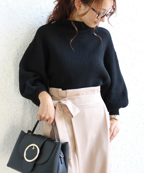 andme(アンドミー)の「ボリューム袖リブニットセータートップス(ニット/セーター・レディース・ブラック/グリーン/グレー/オフホワイト/ベージュ/ネイビー・M)」の1枚目の写真