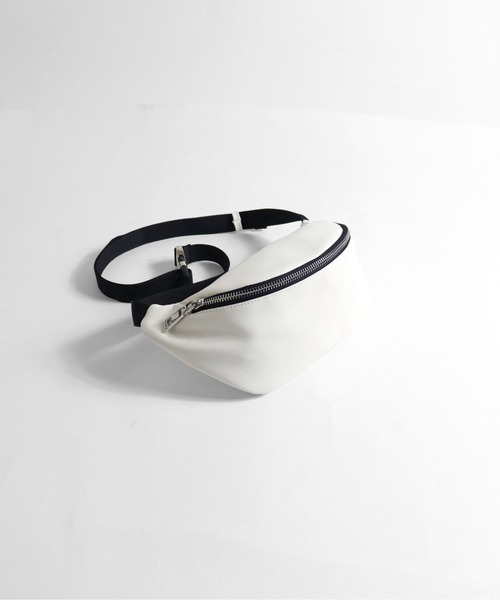 Confirm（コンファーム）の「Confirm / コンファーム フェイクレザーミニショルダー（ショルダーバッグ・メンズ・ブラック/ネイビー/ブラウン/ホワイト・FREE）」の2枚目の写真