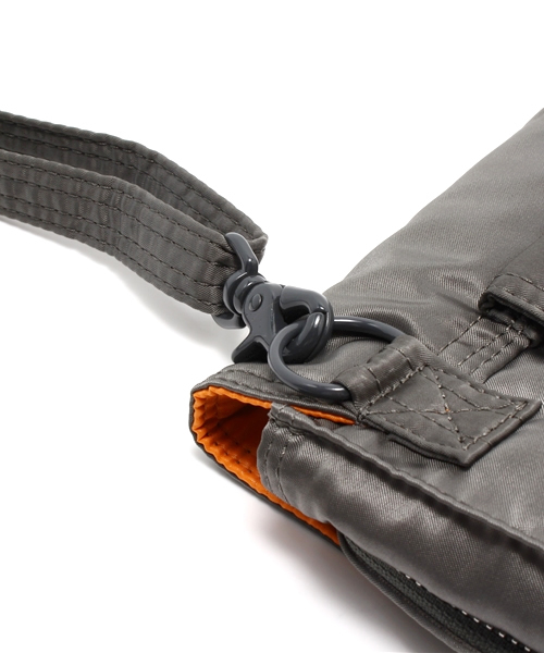 PORTER（ポーター）の「PORTER TANKER SHOULDER BAG <B印 YOSHIDA SELECT>（ポーチ・メンズ・ブラック系その他・ONE SIZE）」の5枚目の写真