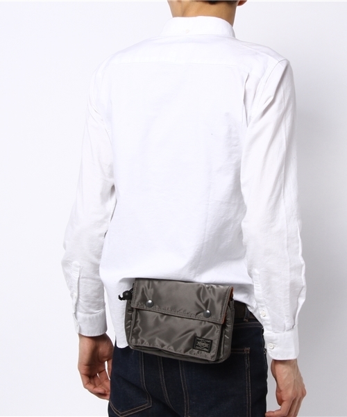 PORTER（ポーター）の「PORTER TANKER SHOULDER BAG <B印 YOSHIDA SELECT>（ポーチ・メンズ・ブラック系その他・ONE SIZE）」の3枚目の写真