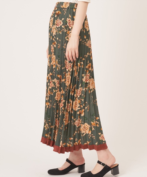 natural couture（ナチュラルクチュール）の「レトロ花柄プリーツスカート（スカート・レディース・グリーン/キャメル・FREE）」の8枚目の写真